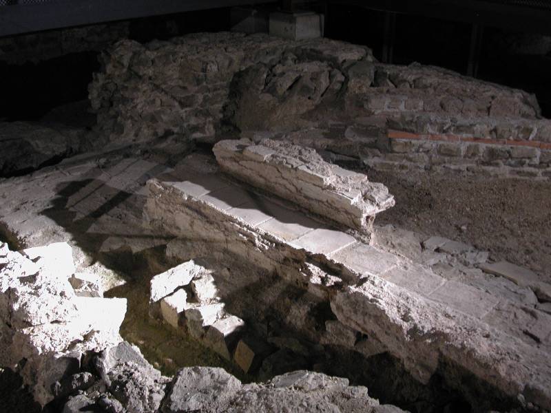 gtx_innen_frigidarium_kanalrest_200508_b_fvim_800.jpg gtx_innen_frigidarium_kanalrest_200508_b_fvim_800.jpg